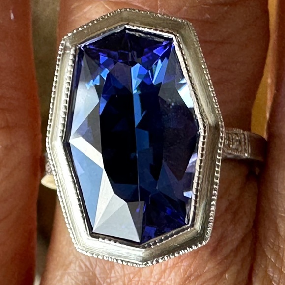 โจ TOP Color Tanzanite Ring with Natural Diamond Accents โจ (Over 5 Carats!)) - Picture 4 of 16